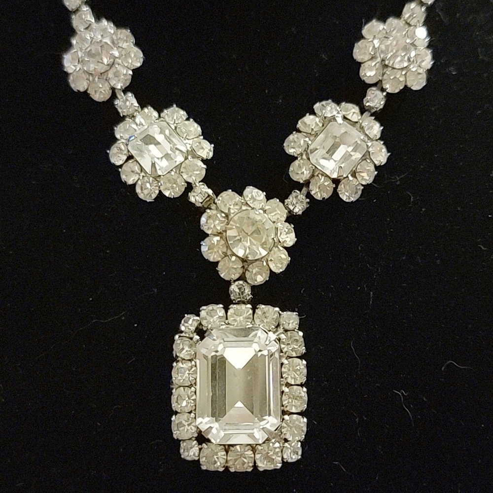 Rhinestone Neclace - Picture 2 of 4